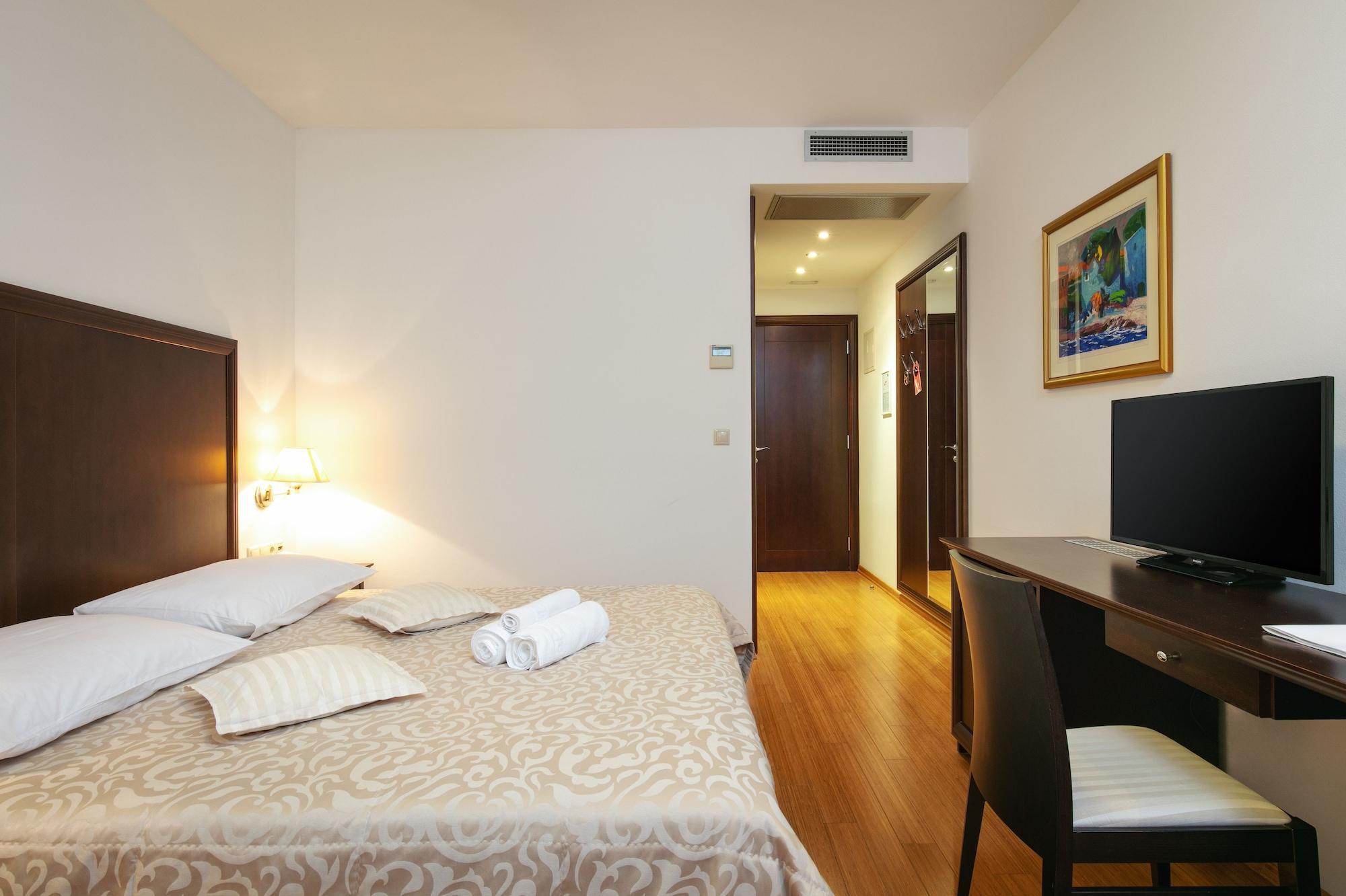 Hotel Croatia Baska Voda Luaran gambar