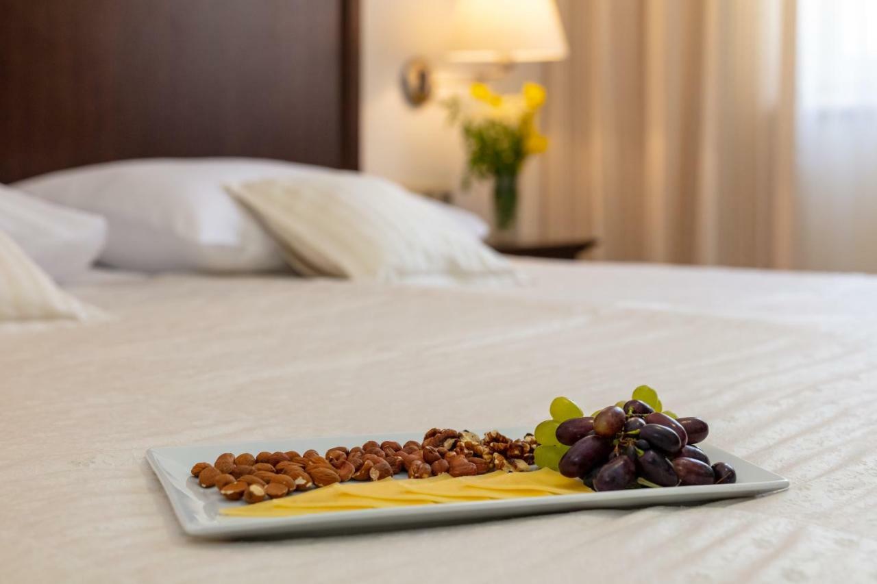 Hotel Croatia Baska Voda Luaran gambar